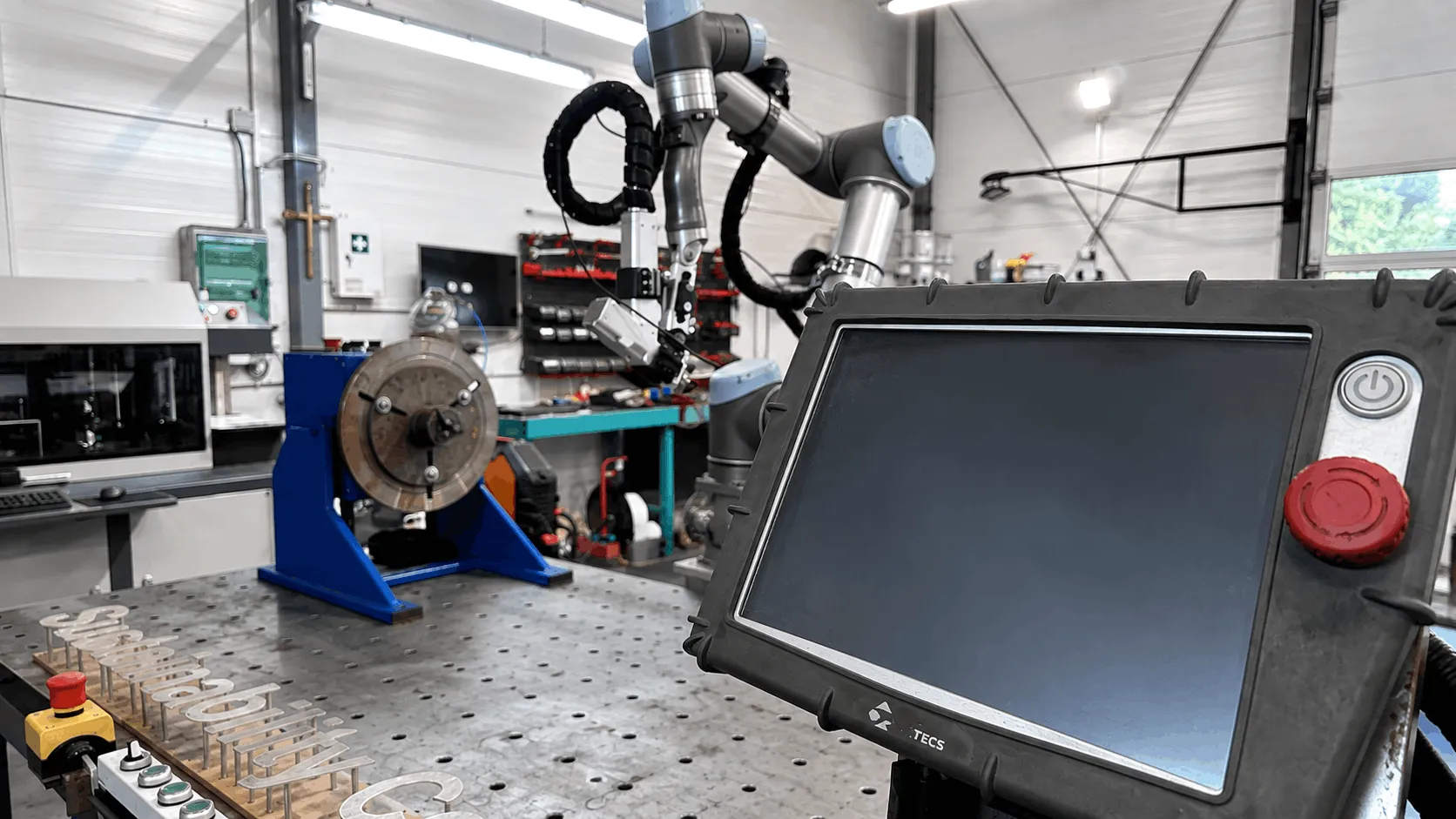 Spawanie laserowe robotem Universal Robots w MOSQITO